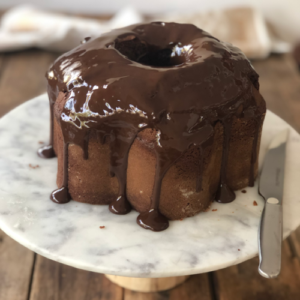 Queque bañado con chocolate